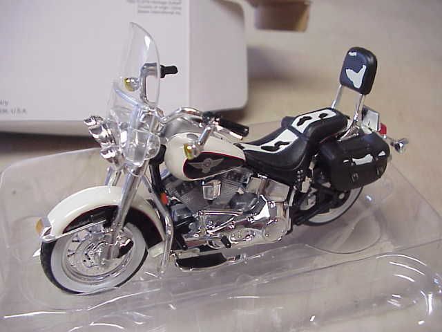 Maisto Harley Davidson 1993 Heritage Softail Motorcycle  